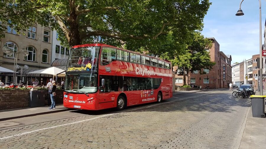 Cologne: 24h Hop-On Hop-Off Sightseeing Bus Ticket - Mediapark, Friesenplatz, Neumarkt: squares and city-center movement