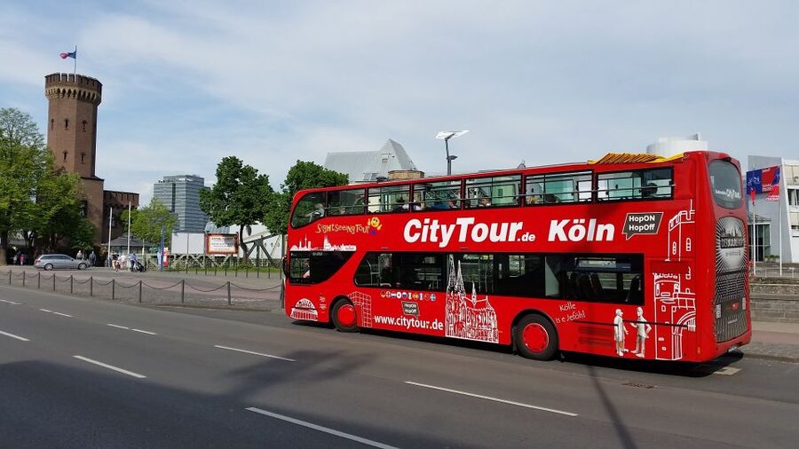 Cologne: 24h Hop-On Hop-Off Sightseeing Bus Ticket - Cologne Cathedral and Old Town: your best orientation start