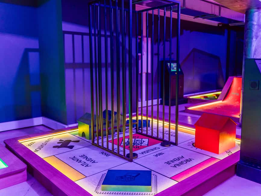 Cologne: Adventure Minigolf – Interactive tour through movie sets! - Practical tips to make your hour smoother