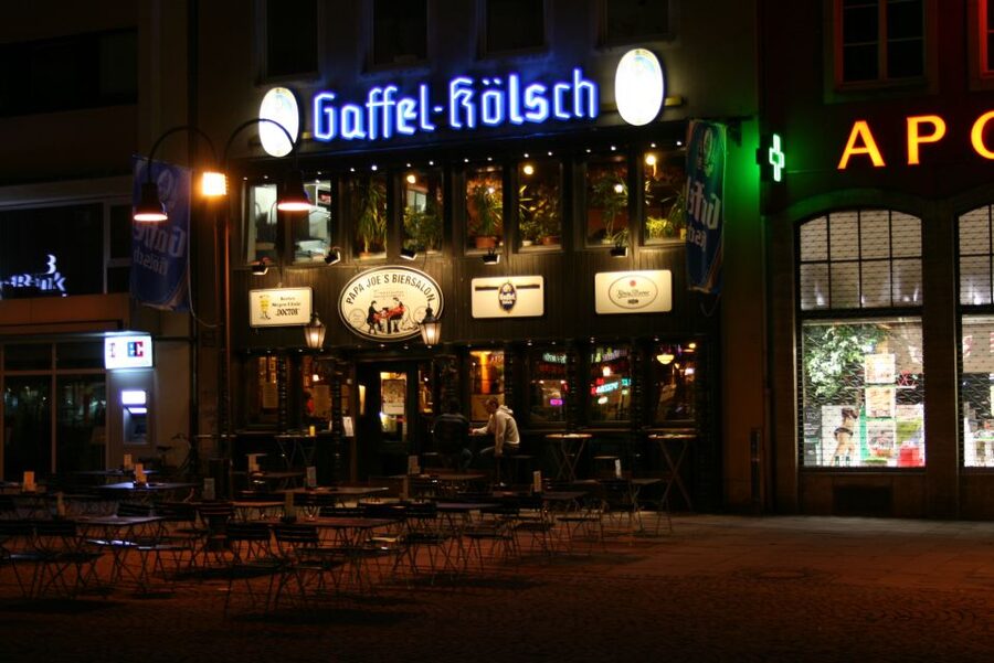 Cologne: Brewery Tour with Beer Tasting and Halven Hahn - Brewery anecdotes and Cologne’s cathedral city humor