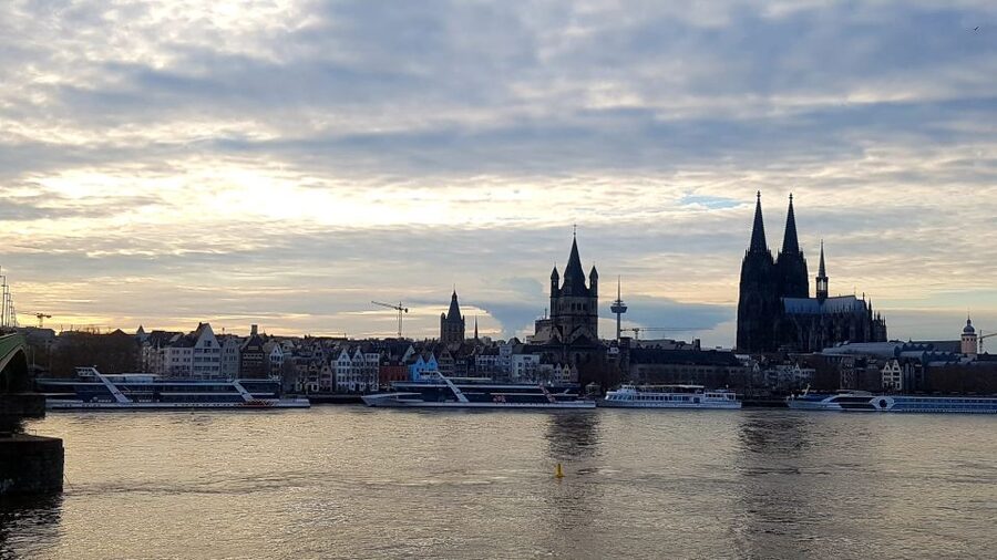 Cologne: "Christmas Magic" Guided Tour by Bike - Eigelstein and the first taste of the city (15 minutes)