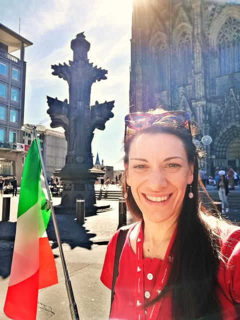 Cologne classic walking tour - The Rhine Promenade: Breweries, Old Streets, and Colorful Houses