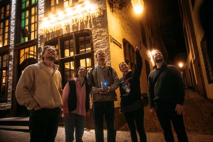 Cologne: Cologne Cathedral & Old Town in the evening – interactive tour with projector - Key highlights at a glance