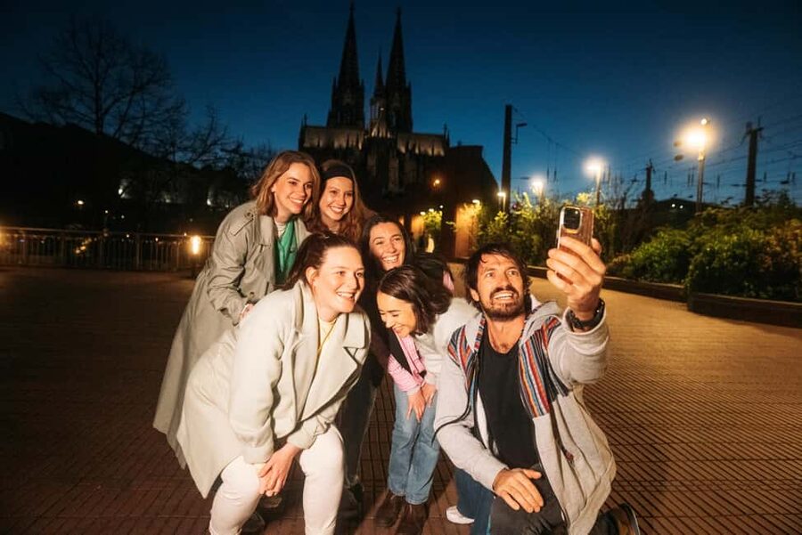 Cologne: Cologne Cathedral & Old Town in the evening – interactive tour with projector - Old Town squares, City Hall, and the energy of Carnival and myths