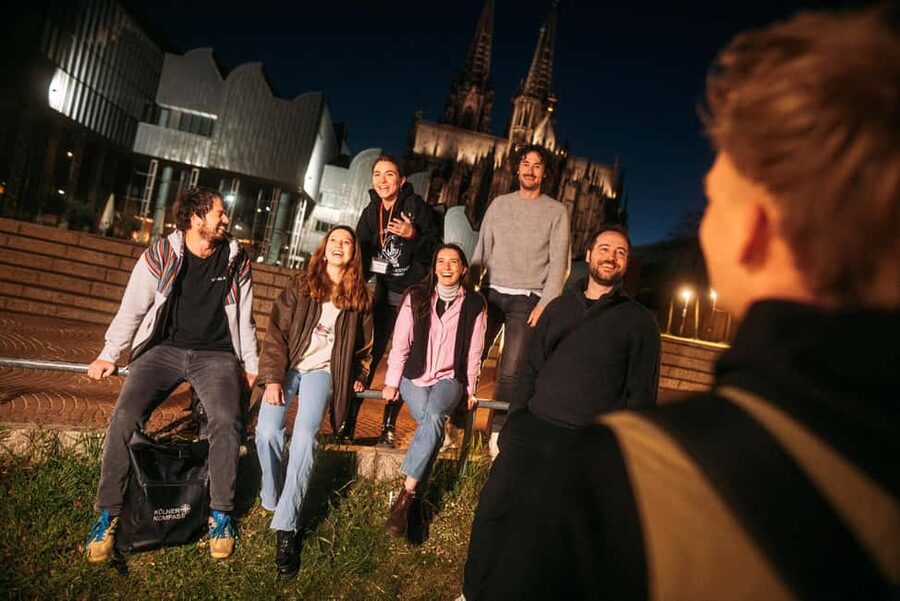 Cologne: Cologne Cathedral & Old Town in the evening – interactive tour with projector - FAQ