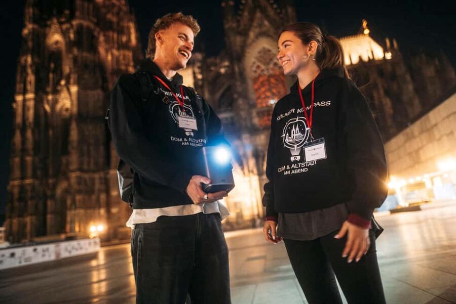 Cologne: Cologne Cathedral & Old Town in the evening – interactive tour with projector - Cologne Cathedral at dusk, including the moments you usually skip