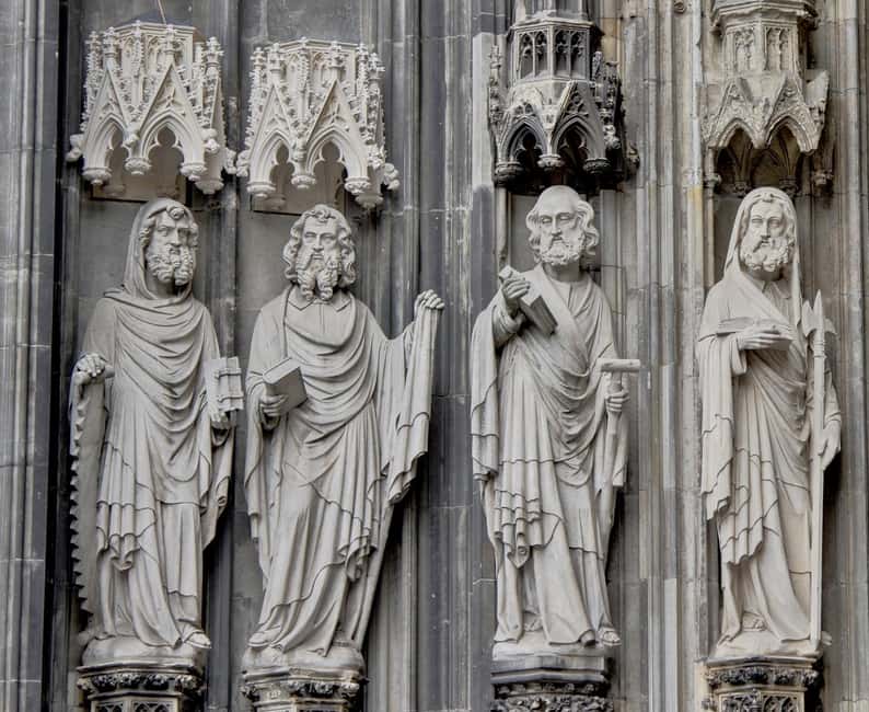 Cologne: Crime on the Rhine guided tour - Meet at Kreuzblume, then follow the Kölngeflüster guide