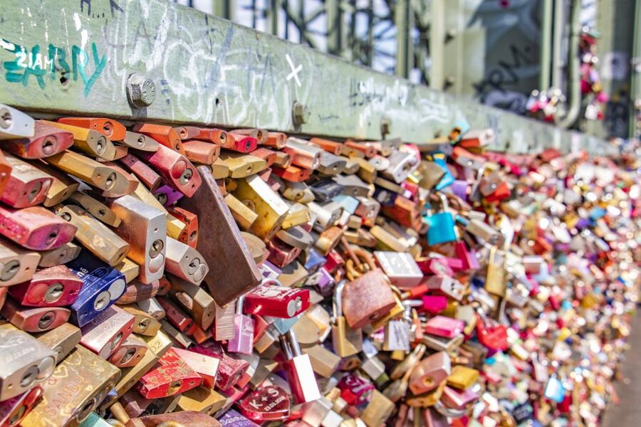 Cologne: Express Walk with a Local in 60 minutes - The Cathedral explained on your feet, not in a lecture
