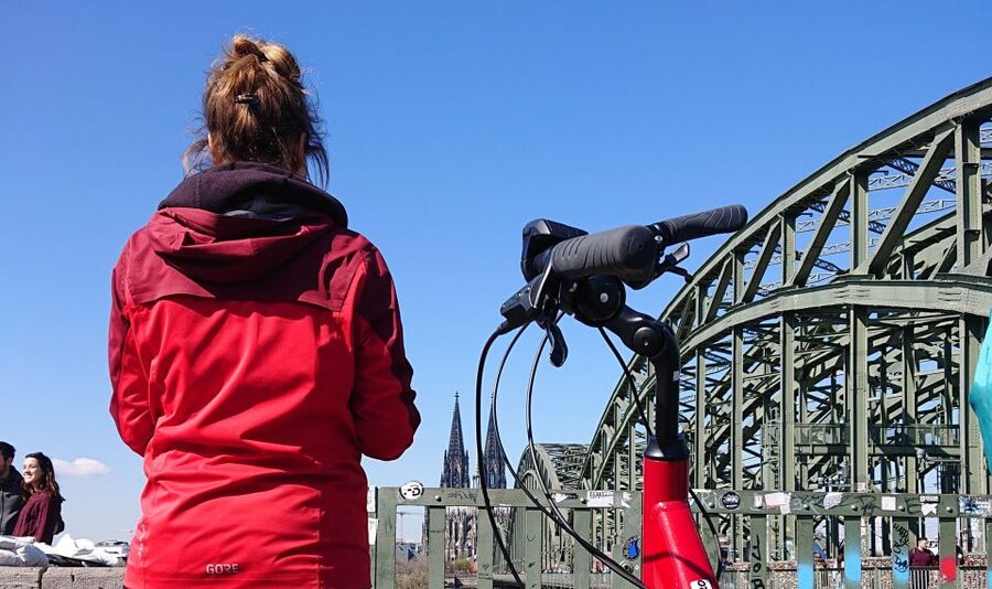 Cologne: Guided E-Bike Panorama Tour - University area, Colonius, and Media Park: viewpoint stops for modern skyline fans