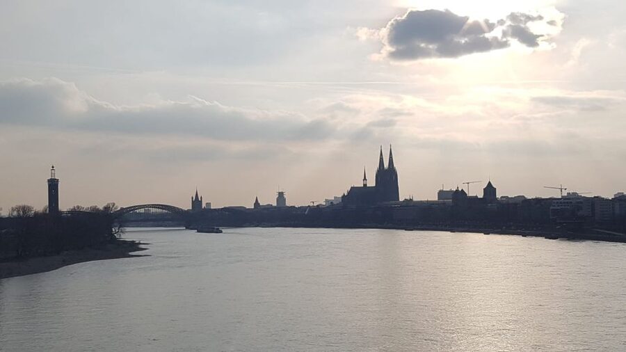 Cologne: Guided E-Bike Panorama Tour - Warming up through Eigelstein Torburg and St. Agnes