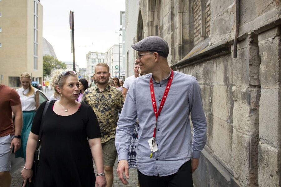 Cologne: Guided Highlights Tour - The Roncalliplatz Segment: How the 90 Minutes Work