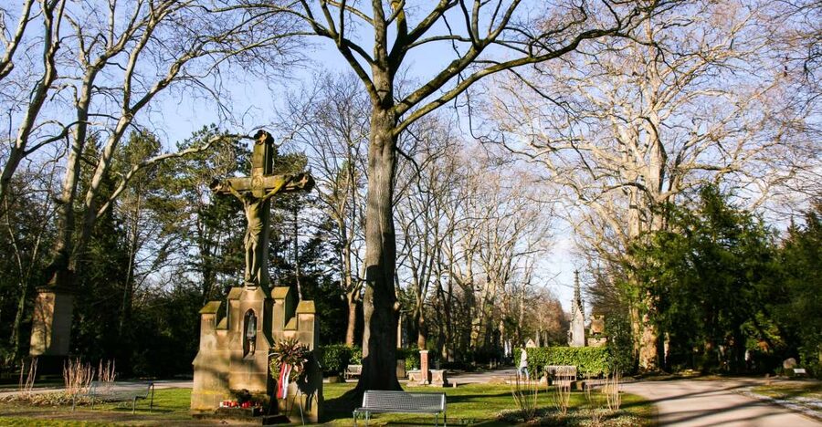 Cologne: Guided Tour of Melatenfriedhof - Melatenfriedhof in Cologne: Why a Cemetery Makes a Great City Tour