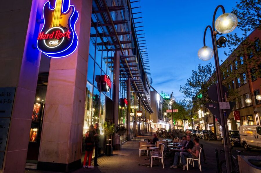 Cologne: Hard Rock Cafe with Set Menu for Lunch or Dinner - What you will eat: BBQ, burgers, salads, and the exact dessert picks