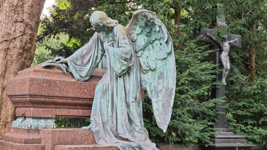 Cologne: Melaten Cemetery Celebrities and Curiosities - The Stories That Make Tombs Feel Personal