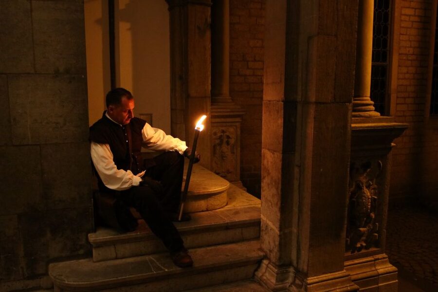 Cologne: Night Watchman Old Town Walking Tour - Finding Alter Markt and meeting your guide in time