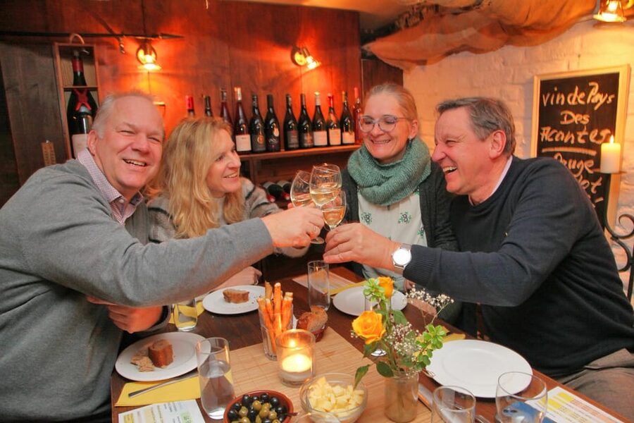 Cologne-Nippes: Gourmet wine tasting with cheese platter - Price and value for a 4-hour guided French tasting