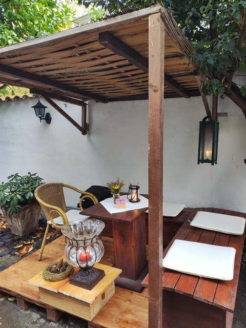 Cologne-Nippes: Summer wine party in the frenchstyle garden - The music clock: French chansons live from 19:00 to 20:00