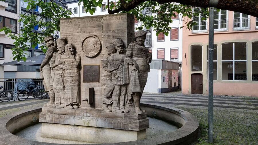 Cologne: Old City Guided Walking Tour - Why a 90-minute old town walk is the smart way to start in Cologne