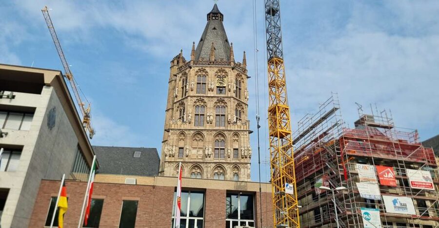 Cologne: Old City Guided Walking Tour - The Romano-Germanic Museum area, Roman life hinted through one great mosaic