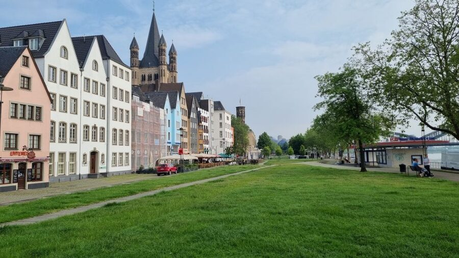 Cologne: Old City Guided Walking Tour - Oldest city hall and the cologne perfume connection
