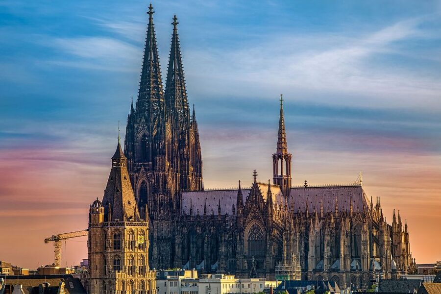 Cologne: Old Town Highlights Walking Tour - Ending at Cologne Cathedral and the fairy tale fountain