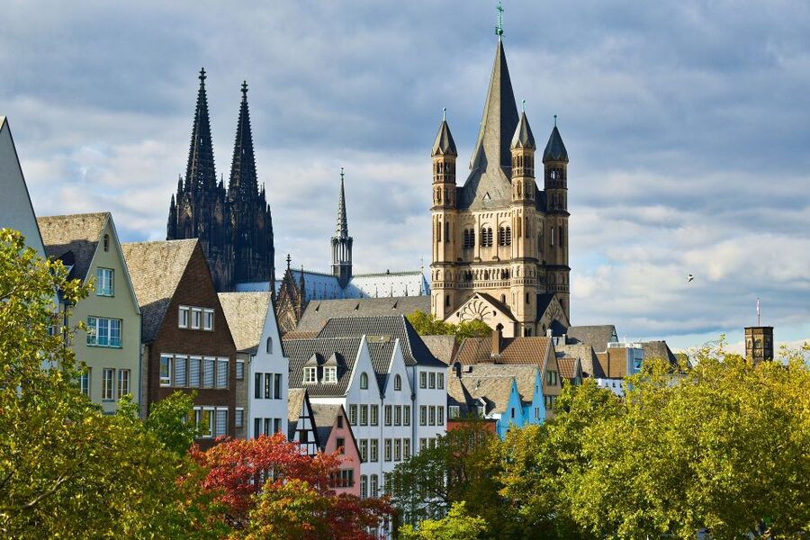 Cologne: Old Town Highlights Walking Tour - Underground pause: Cologne Philharmonic Hall and the memorial