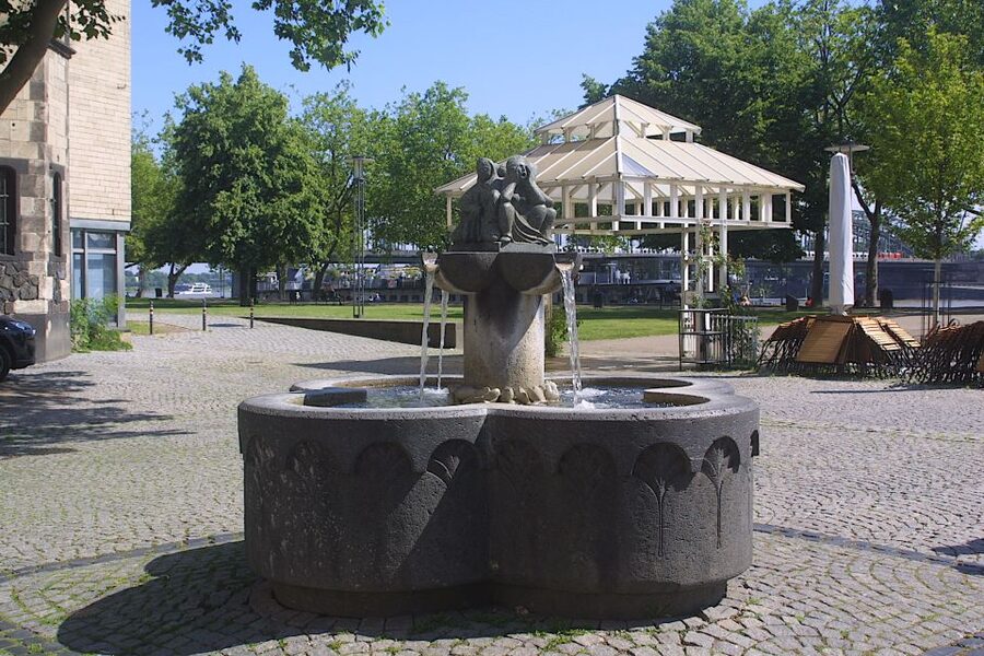 Cologne: Old Town Historical Walking Tour with GEO Epoche - Guide quality in German: a great match, if it’s your language
