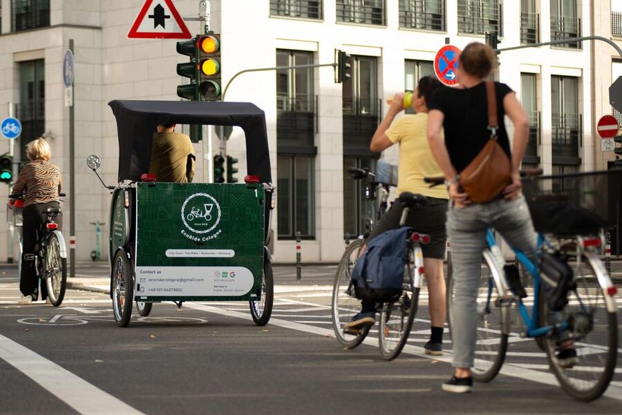 Cologne: Private Rickshaw Tour - Pickup, timing, and how the guide handles weather
