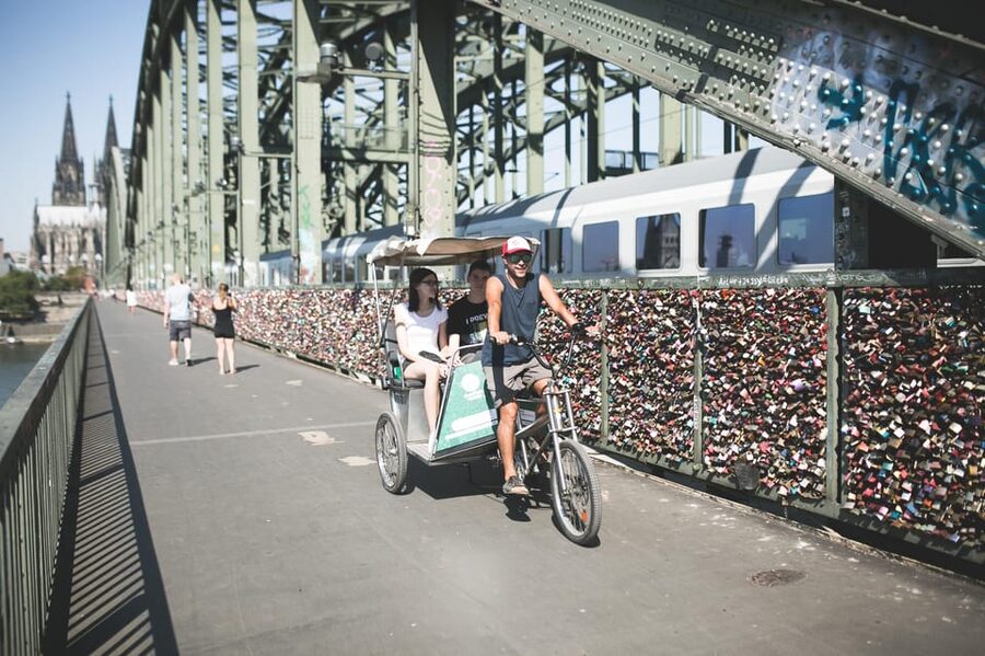 Cologne: Private Rickshaw Tour - Hohenzollern Bridge and Rheinauhafen: river views without the marathon