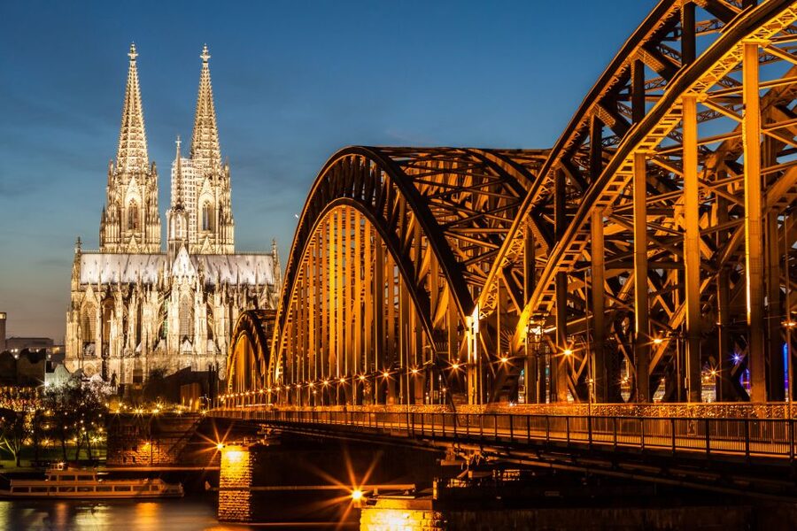 Cologne: Rhine River Cruise with Local Music - Heated boat comfort and how to plan your 1.5 hour ride