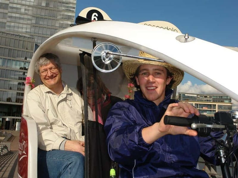 Cologne: Rickshaw city tour perpedalo - A quiet rickshaw ride from Café Reichard, Unter Fettenhennen 11