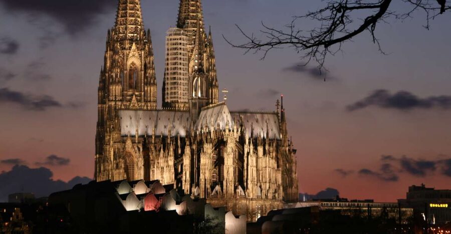 Cologne: Sagen- und Histörchentour in German - Heinzelmännchen Fountain: Starting Your Story Walk in Cologne
