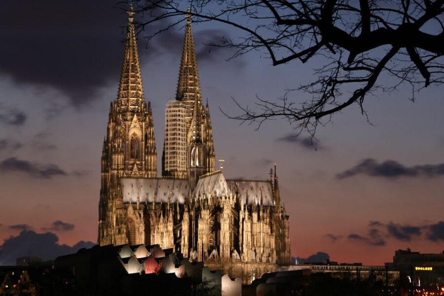 Cologne: Sagen- und Histörchentour in German - 90 Minutes of Medieval Cologne Legends, Told in German