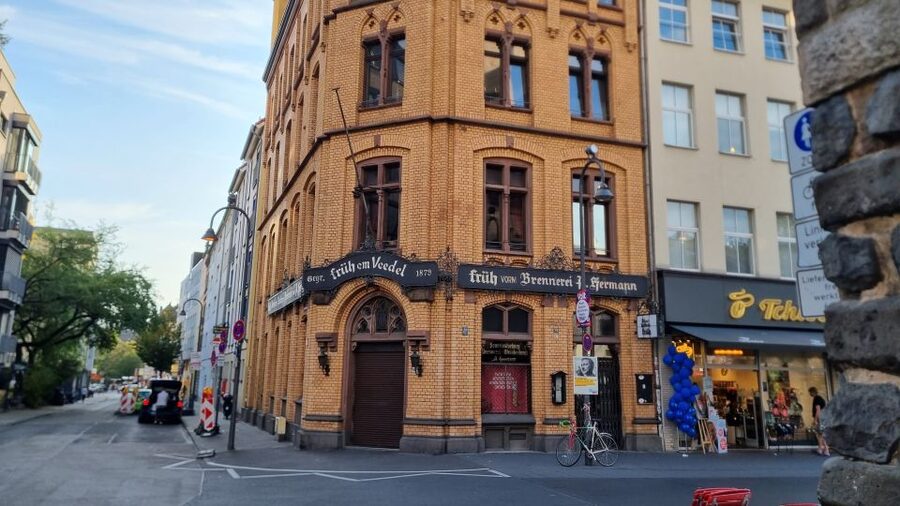 Cologne: Southside Severinsquarter Guided Tour in German - The pace and what 2 hours feels like in real life