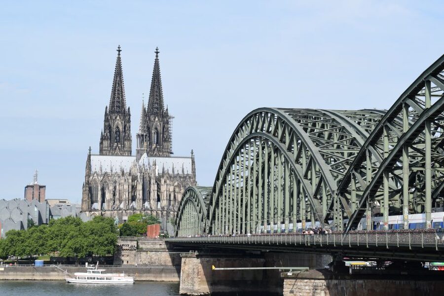 Cologne: The Dark Side of the City Walking Tour - Where the tour starts: Cologne Cathedral’s Cross Flower