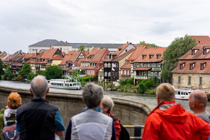 Culinary-historical walk through Bamberg - Under Untere Brucke: Regnitz Views and Little Venice Details
