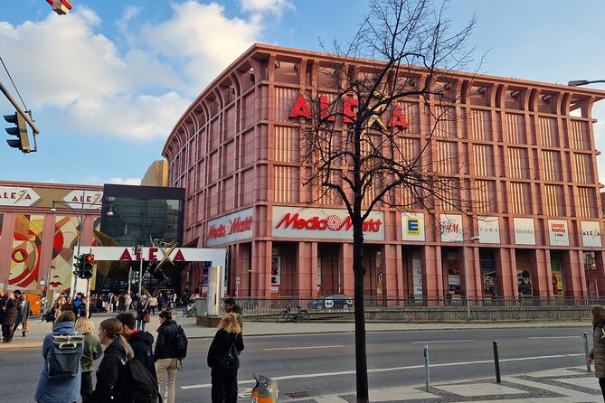 Dark Berlin Criminal Tour - Stop 2: Scheunenviertel, factory workers and the streets after dark