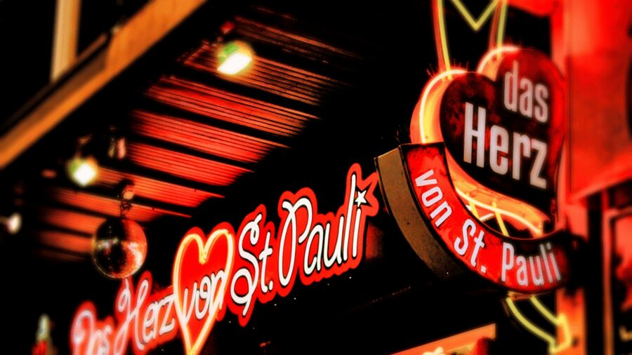 Die Kiez-Kapitän Reeperbahn & Beatles Kieztour Hamburg - Why St. Pauli Makes More Sense With a Kiez Captain