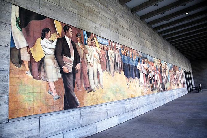 Discover Berlin Half-Day Walking Tour - Stadtschloss, Lustgarten, and Bridges, Reading the City’s Center
