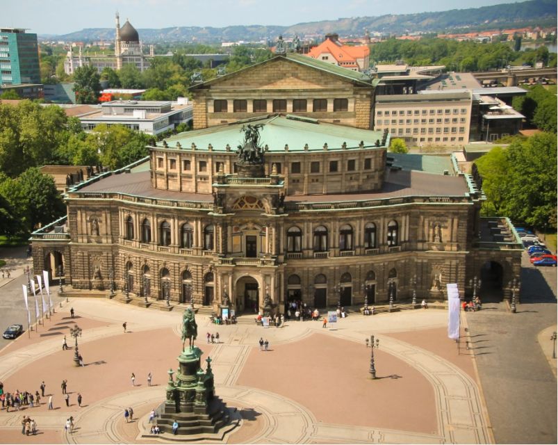 Dresden: 1.5-Hour Comedy Bus Tour in German - Why this Comedy Bus Tour is such a fun way to see Dresden