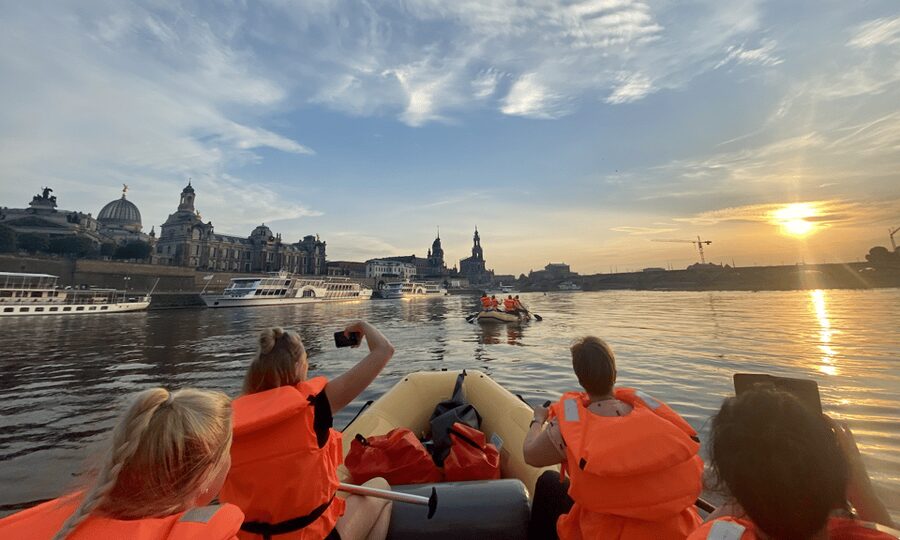 Dresden: Bootstour im Schlauchboot durch die Altstadt - Meeting at Körnergarten and what to bring (so nothing ruins your flow)