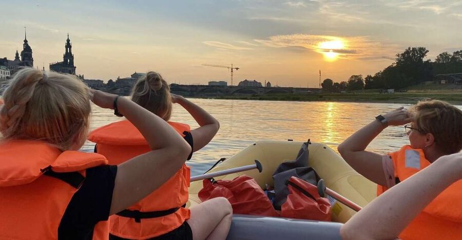 Dresden: Bootstour mit dem Schlauchboot Loschwitz - Radebeul - DD-Loschwitz start: funicular, suspension railway, and your first paddling moments