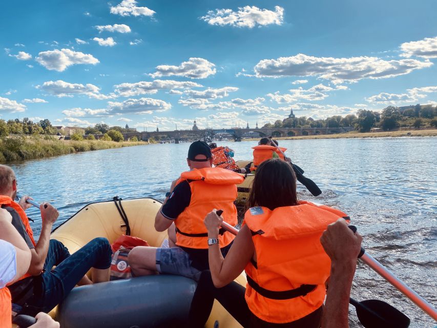 Dresden: Bootstour mit dem Schlauchboot Loschwitz - Radebeul - Passing Loschwitz Bridge: one of Dresden’s signature viewpoints from water