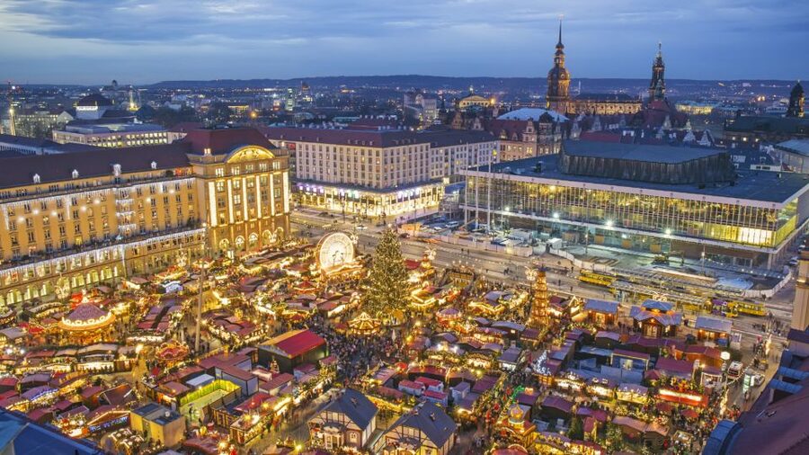 Dresden: Christmas Sightseeing Tour with a 'Pflaumentoffel' - Dresden in winter, explained by the Pflaumentoffel