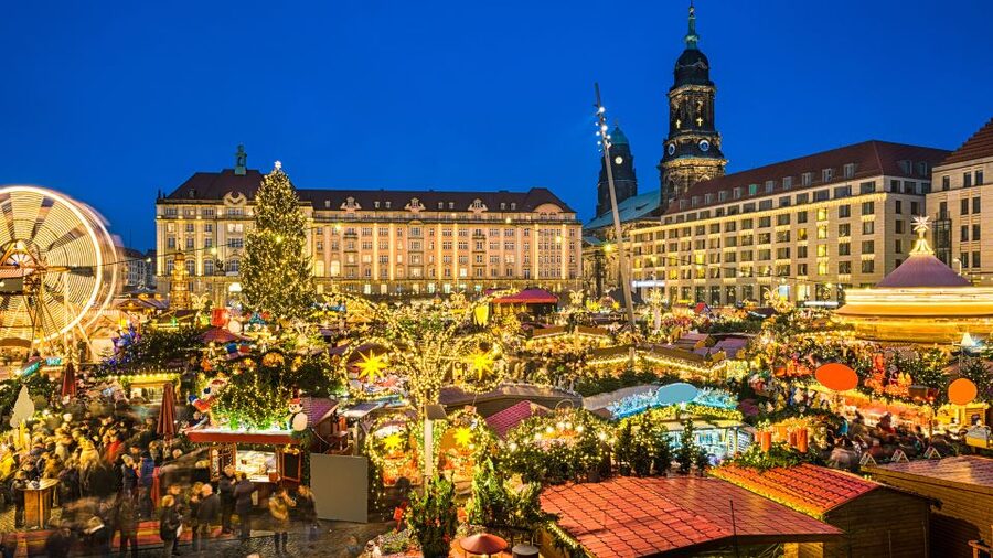 Dresden: Christmas Sightseeing Tour with a 'Pflaumentoffel' - The warm bus section: getting oriented fast at Postplatz