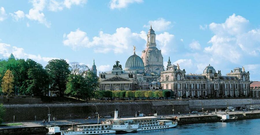Dresden: Elbe River Cruise to Meissen - From Brühlsche Terrasse to the piers 1-7: your start in Dresden