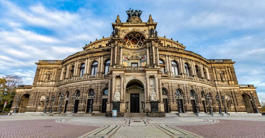 Dresden: Express Walk with a Local in 60 minutes - How this Dresden express walk really helps you