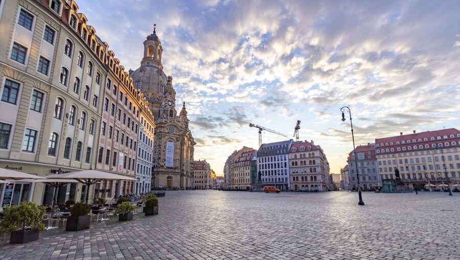 Dresden: Express Walk with a Local in 60 minutes - Semperoper Dresden: seeing Baroque style with a local’s context