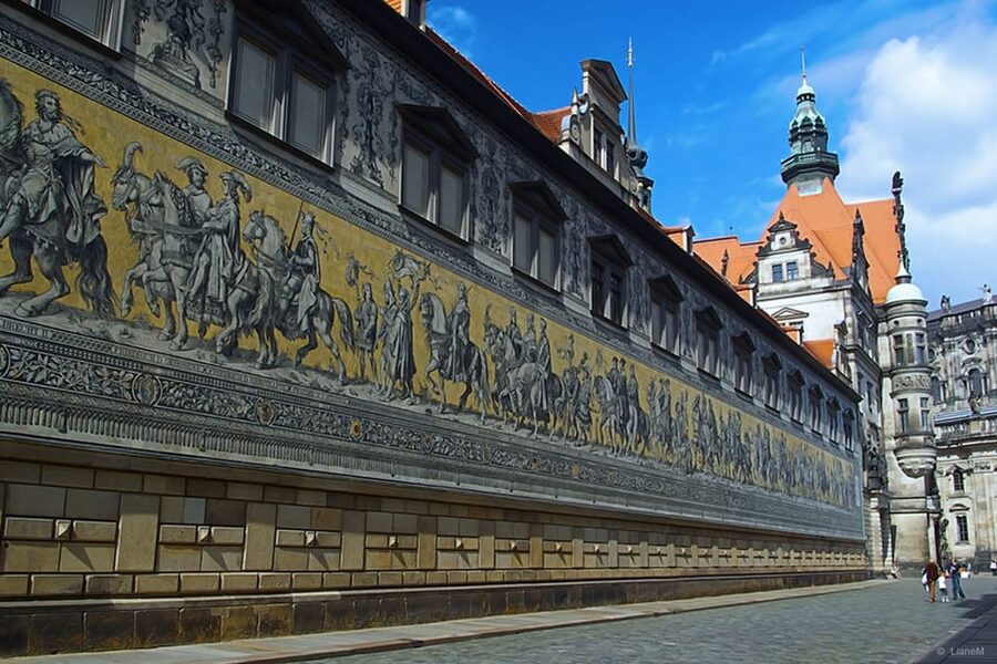 Dresden: Guided Beer Tour of the Historic Old City - Pulverturm and the Vaulted Finale