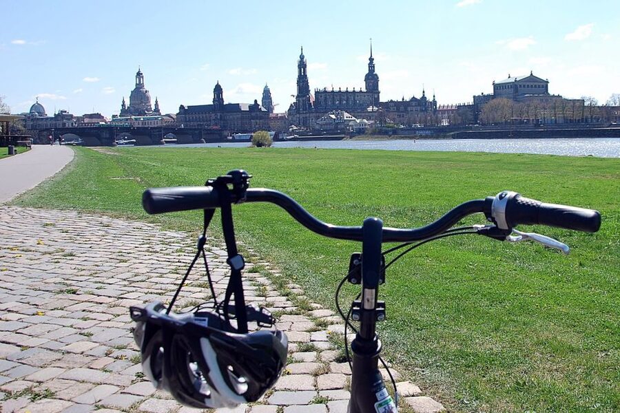 Dresden: Guided City Tour by Bike - German Hygiene Museum and Großer Garten: culture that you can reach fast